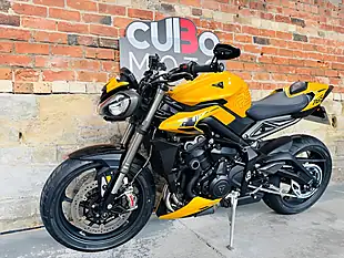 Used 2023 Triumph Street Triple 765 RS Yellow - Interior and Exterior details 12
