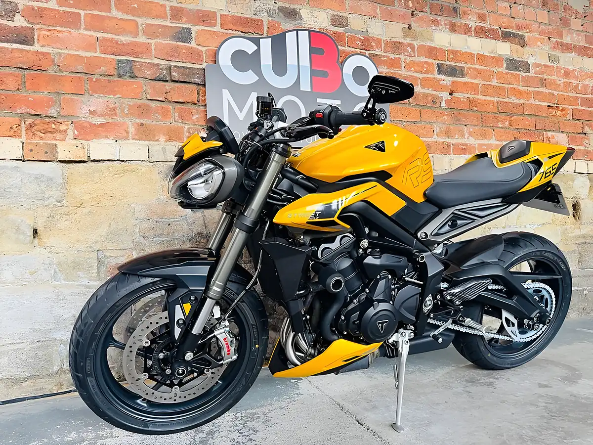 Used 2023 Triumph Street Triple 765 RS Yellow - Interior and Exterior details 12