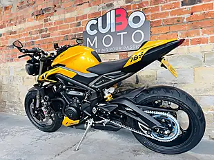 Used 2023 Triumph Street Triple 765 RS Yellow - Interior and Exterior details 13