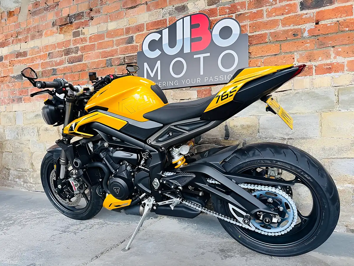 Used 2023 Triumph Street Triple 765 RS Yellow - Interior and Exterior details 13