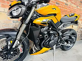 Used 2023 Triumph Street Triple 765 RS Yellow - Interior and Exterior details 15