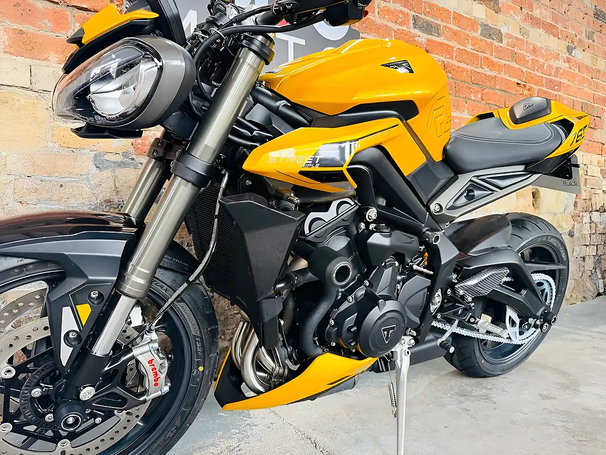 Used 2023 Triumph Street Triple 765 RS Yellow - Interior and Exterior details 15