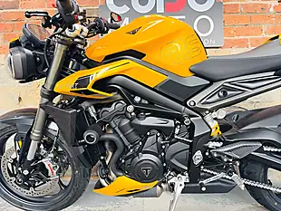 Used 2023 Triumph Street Triple 765 RS Yellow - Interior and Exterior details 16