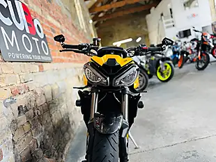 Used 2023 Triumph Street Triple 765 RS Yellow - Interior and Exterior details 19