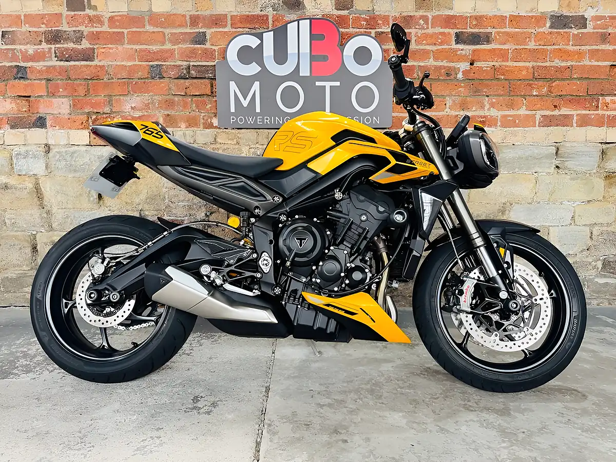 Used 2023 Triumph Street Triple 765 RS Yellow - Interior and Exterior details 2