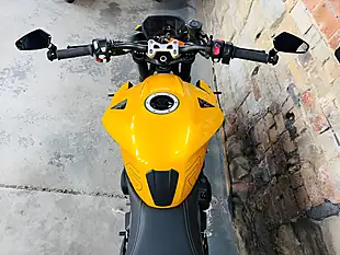 Used 2023 Triumph Street Triple 765 RS Yellow - Interior and Exterior details 20
