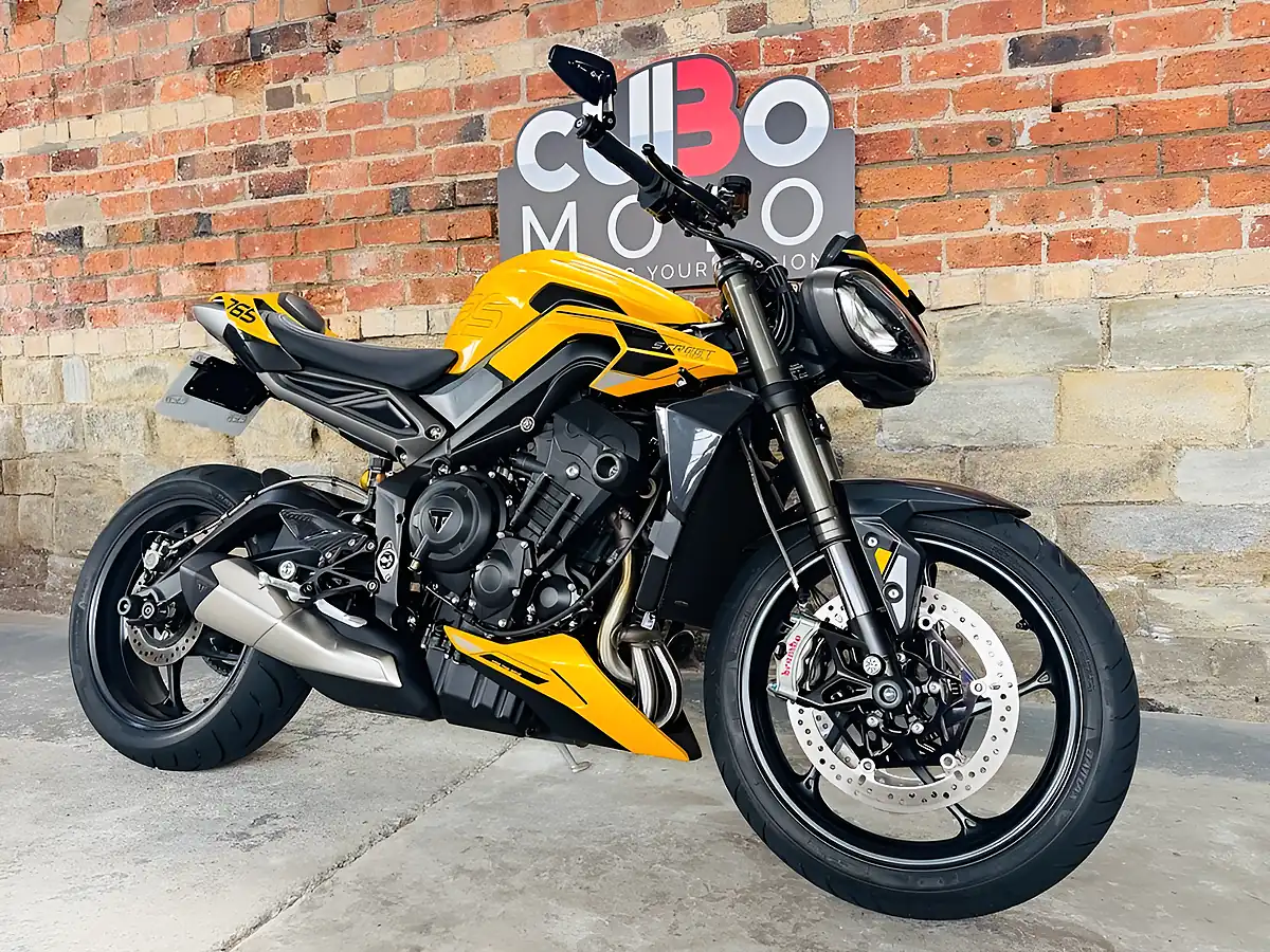 Used 2023 Triumph Street Triple 765 RS Yellow - Interior and Exterior details 3