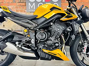 Used 2023 Triumph Street Triple 765 RS Yellow - Interior and Exterior details 7