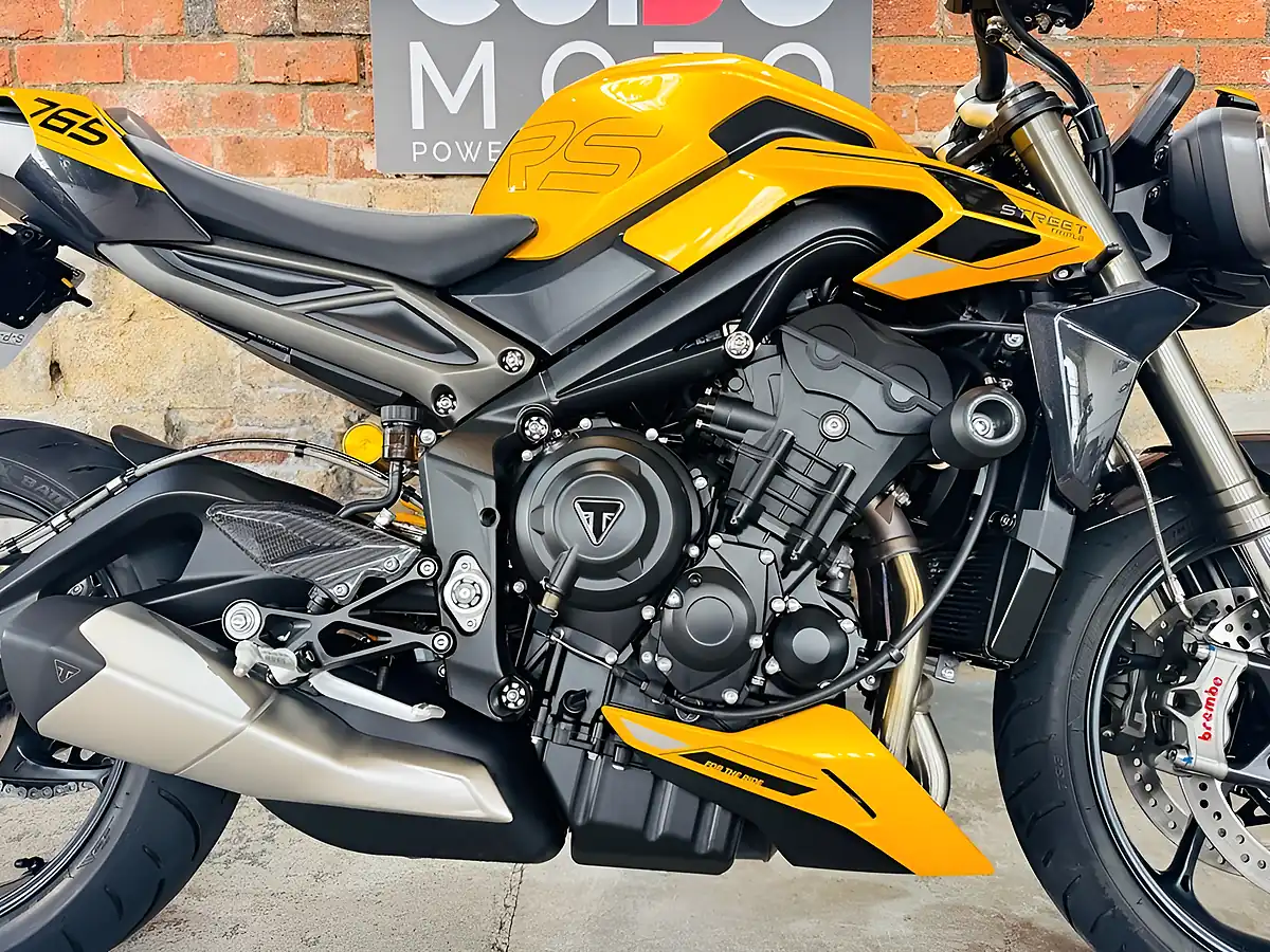 Used 2023 Triumph Street Triple 765 RS Yellow - Interior and Exterior details 7