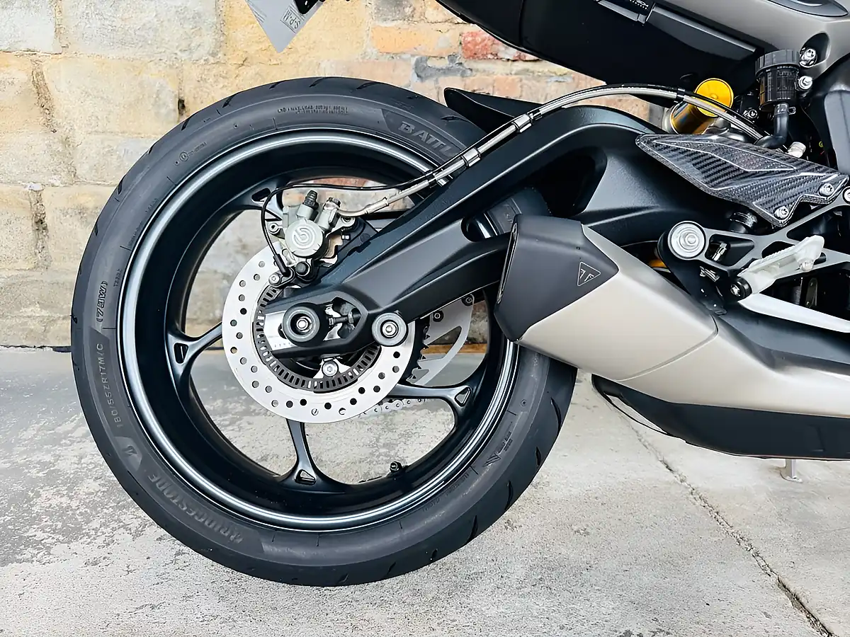 Used 2023 Triumph Street Triple 765 RS Yellow - Interior and Exterior details 8