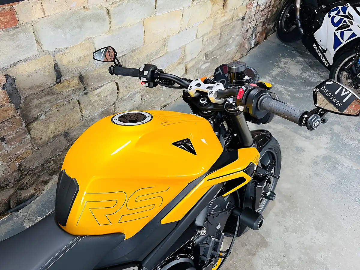 Used 2023 Triumph Street Triple 765 RS Yellow - Interior and Exterior details 9