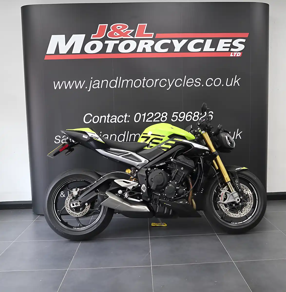 Used 2023 Triumph Street Triple Moto 2 Yellow - Interior and Exterior details 2