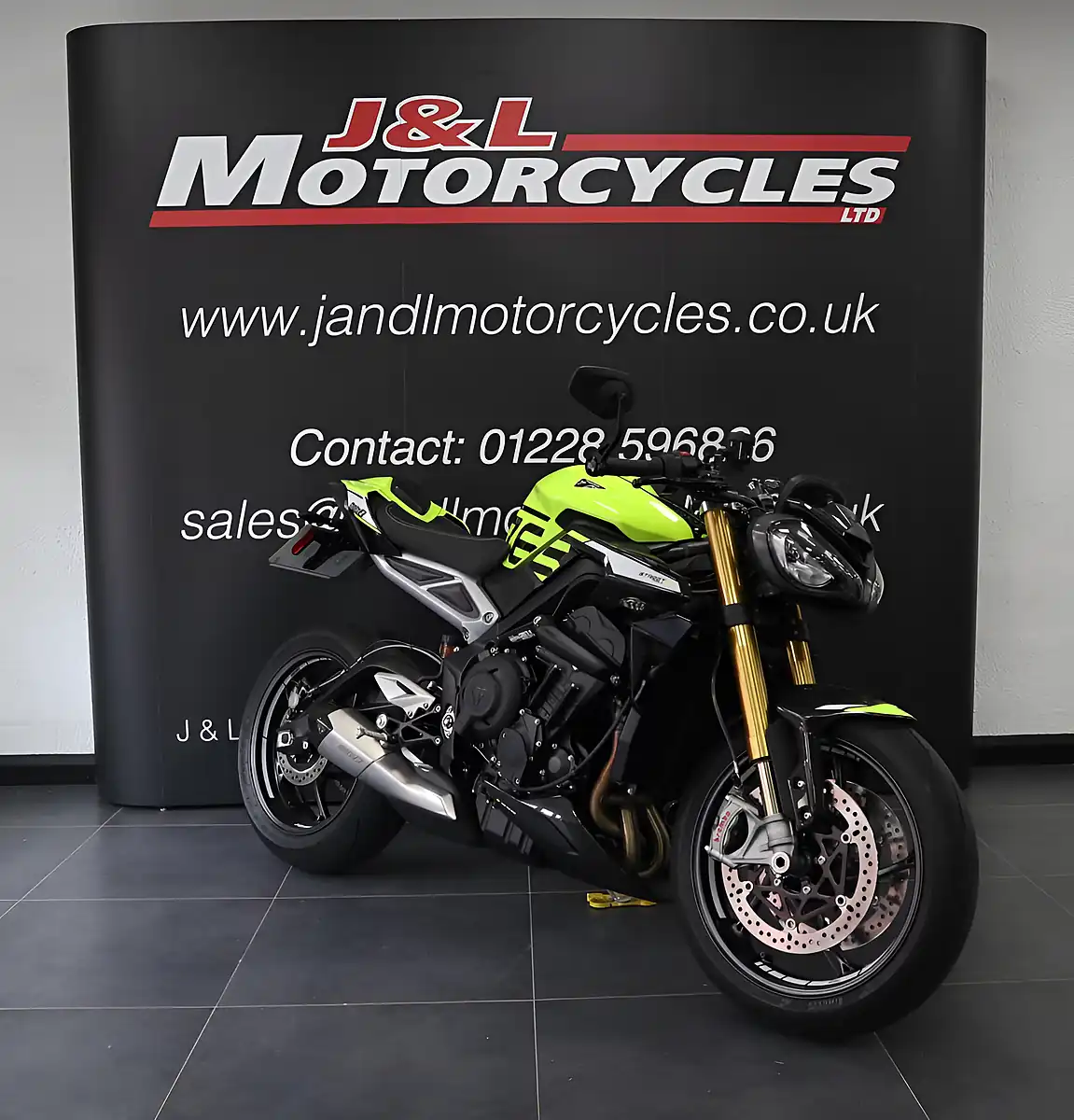 Used 2023 Triumph Street Triple Moto 2 Yellow - Interior and Exterior details 3