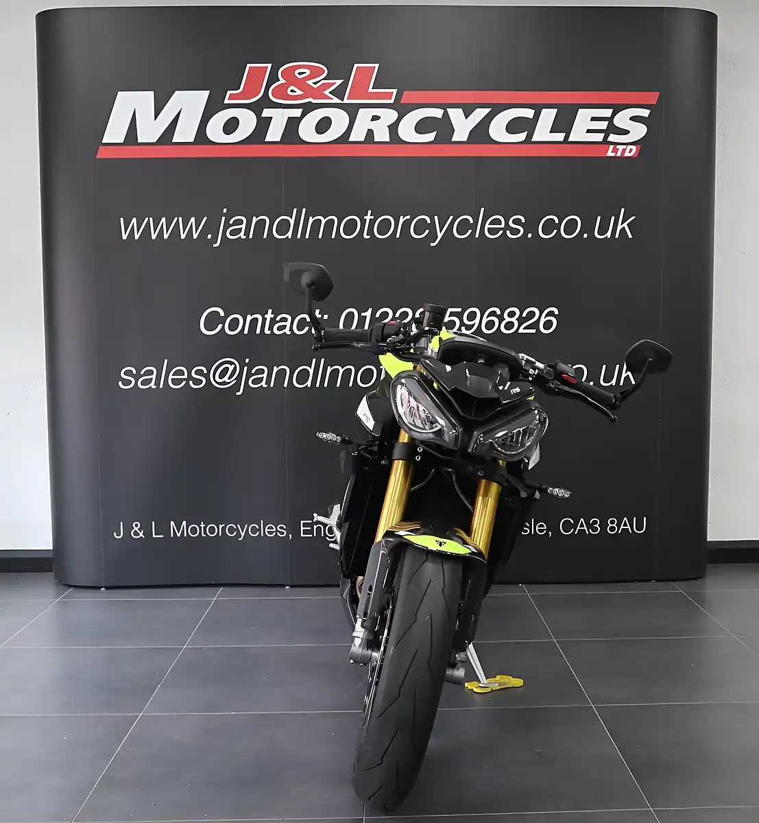Used 2023 Triumph Street Triple Moto 2 Yellow - Interior and Exterior details 4