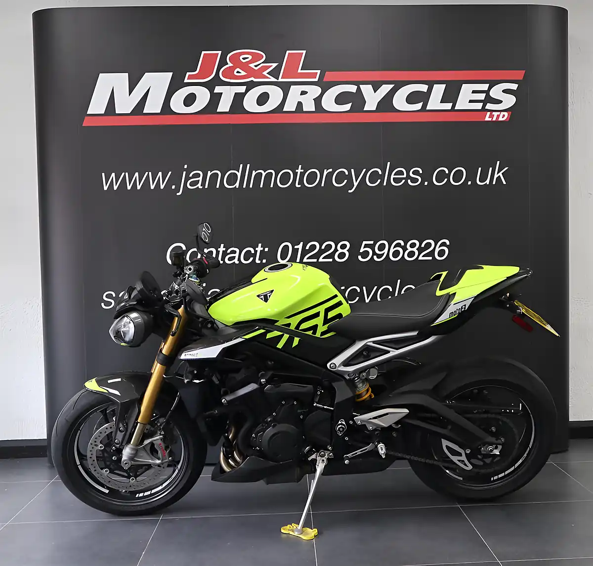 Used 2023 Triumph Street Triple Moto 2 Yellow - Interior and Exterior details 6