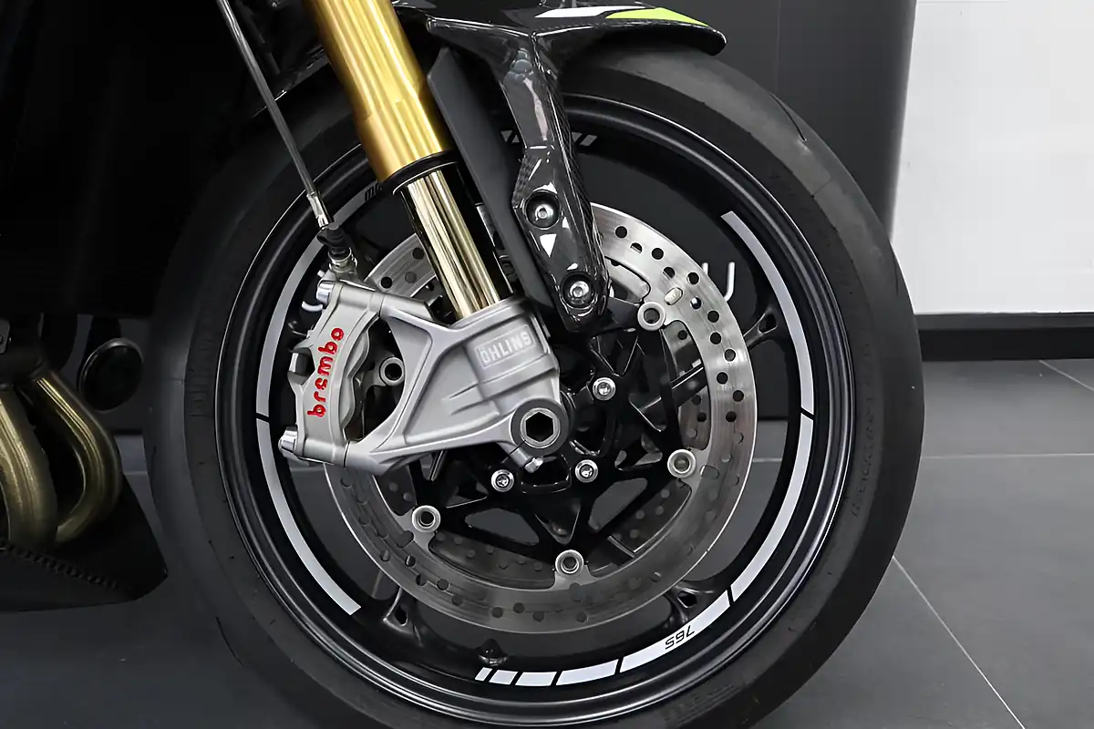 Used 2023 Triumph Street Triple Moto 2 Yellow - Interior and Exterior details 9