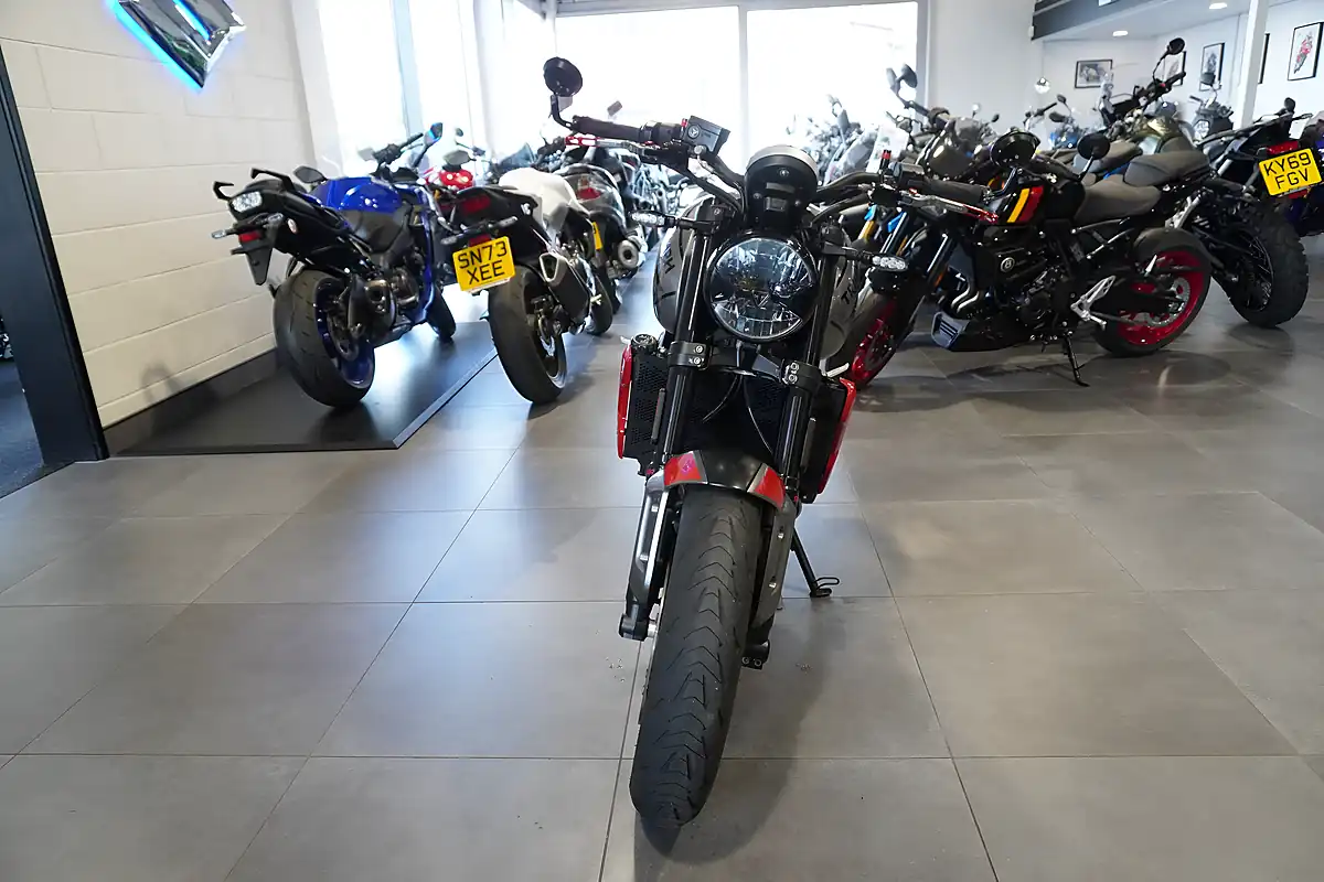 Used 2023 Triumph Trident 660 Silver Metallic - Interior and Exterior details 3