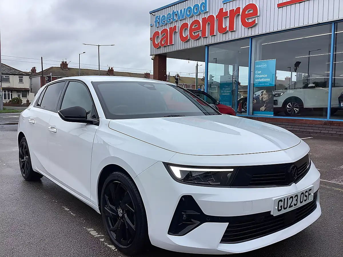Used 2023 Vauxhall Astra Gs Arctic White (solid Paint) - Front View