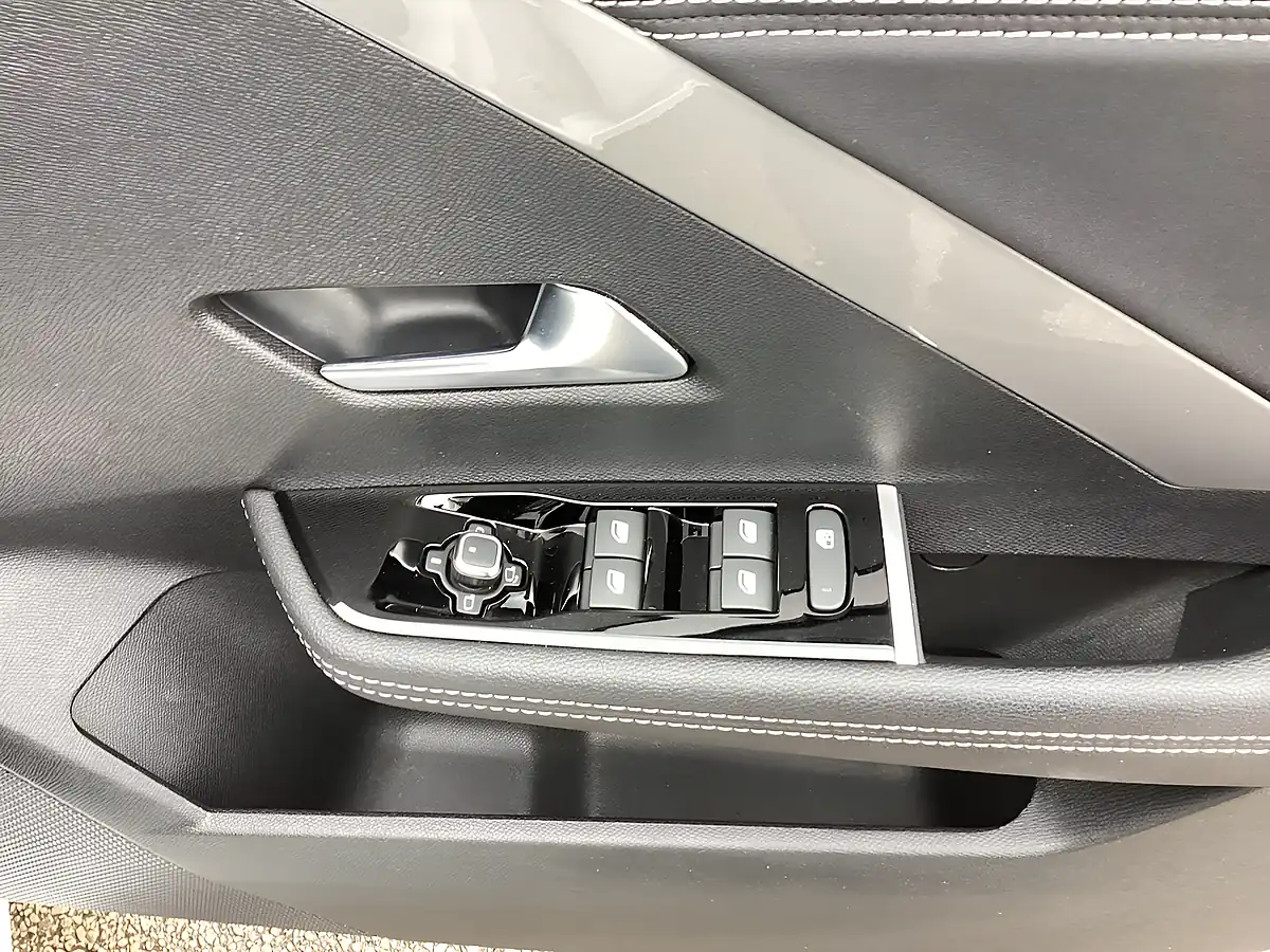 Used 2023 Vauxhall Astra Gs Arctic White (solid Paint) - Interior and Exterior details 13