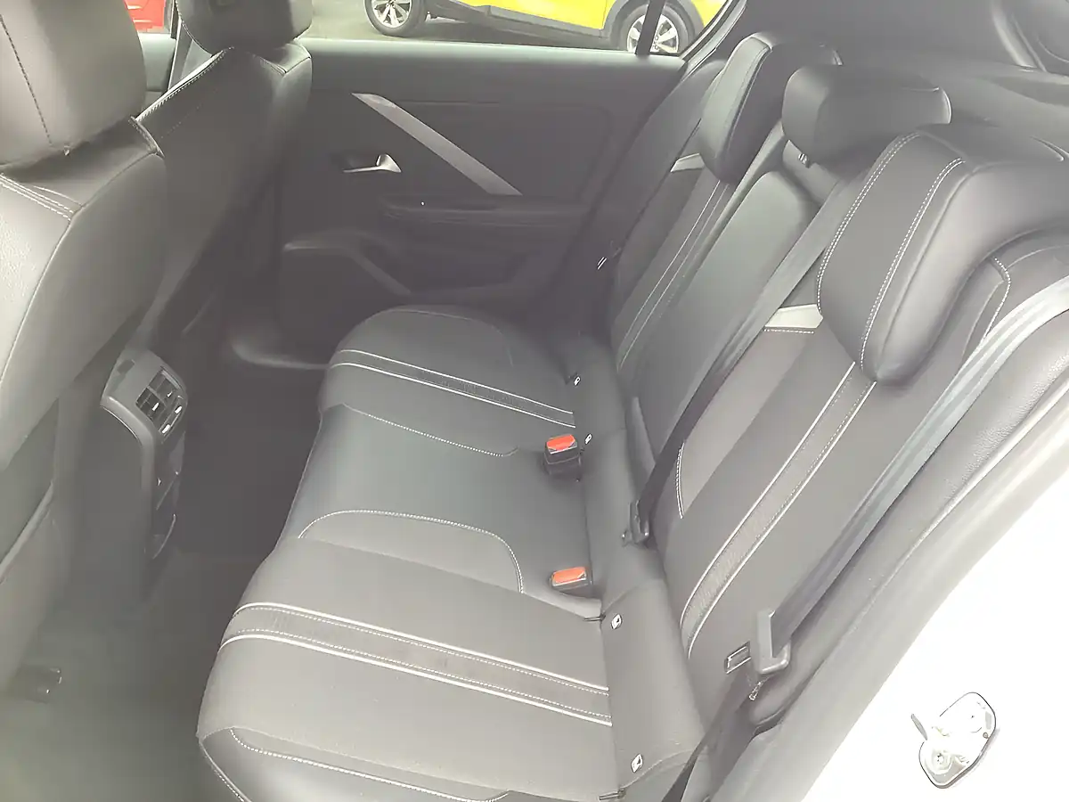 Used 2023 Vauxhall Astra Gs Arctic White (solid Paint) - Interior and Exterior details 16