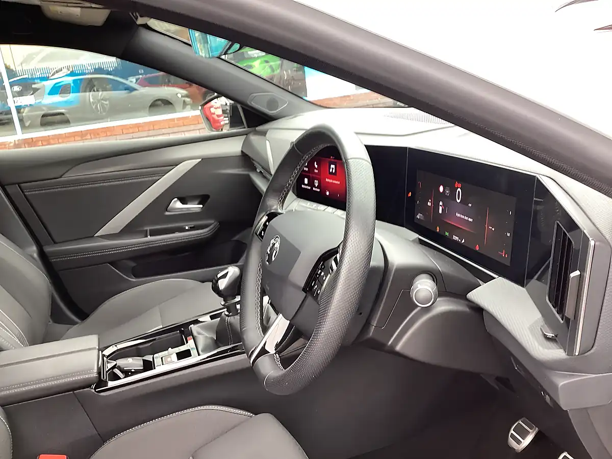 Used 2023 Vauxhall Astra Gs Arctic White (solid Paint) - Interior and Exterior details 6