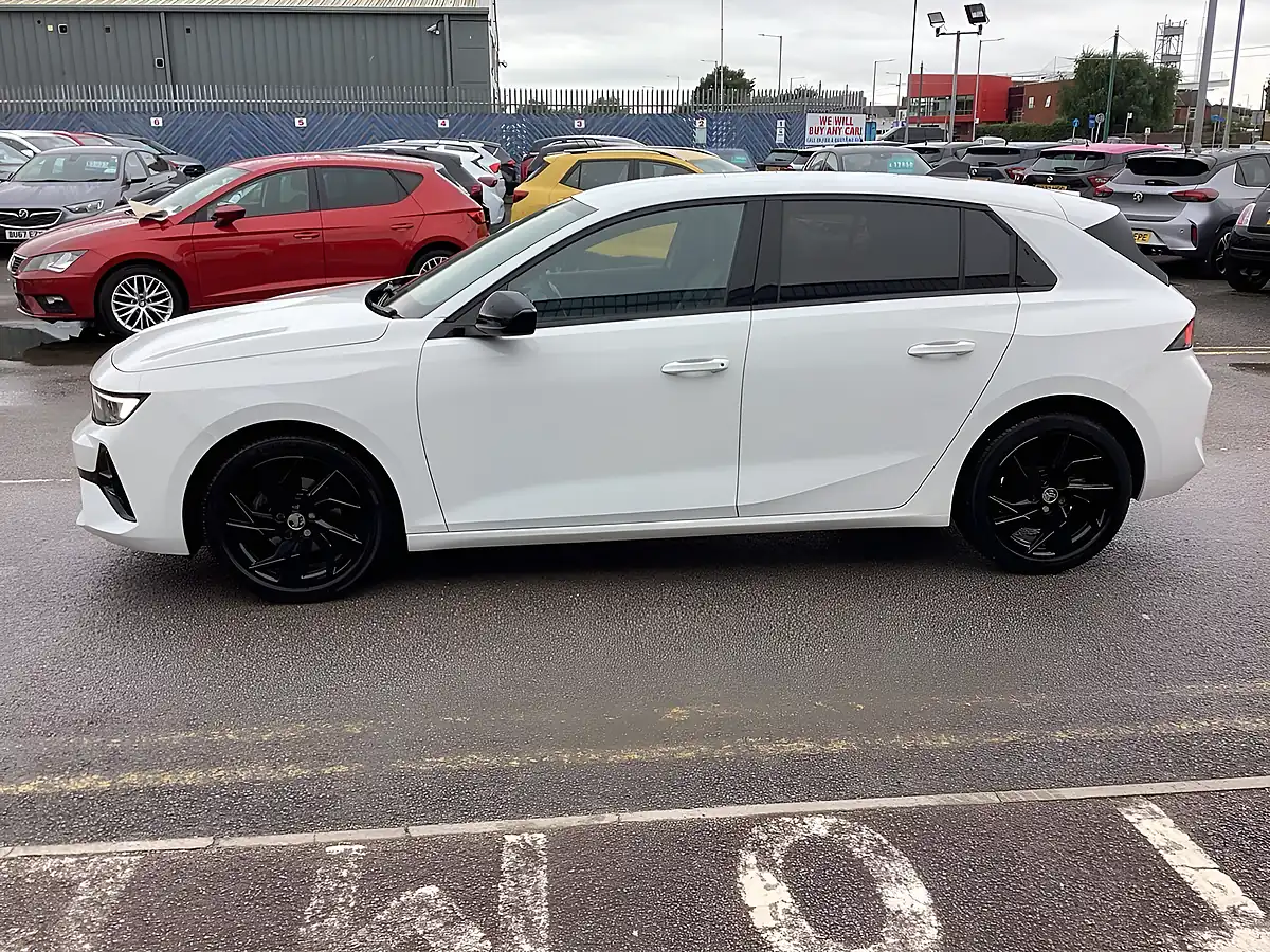 Used 2023 Vauxhall Astra Gs Arctic White (solid Paint) - Interior and Exterior details 9