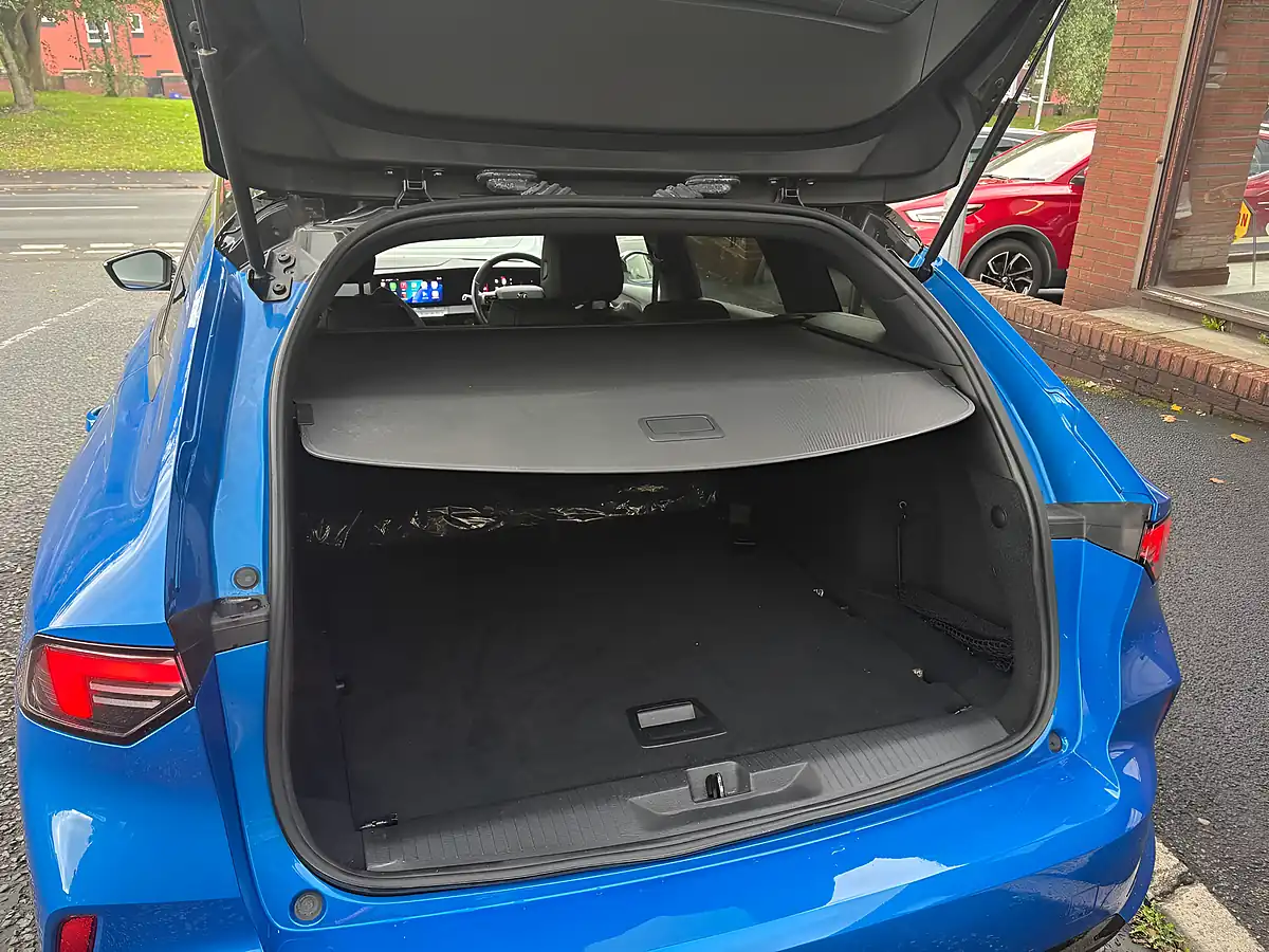Used 2023 Vauxhall Astra Gs Blue - Interior and Exterior details 12