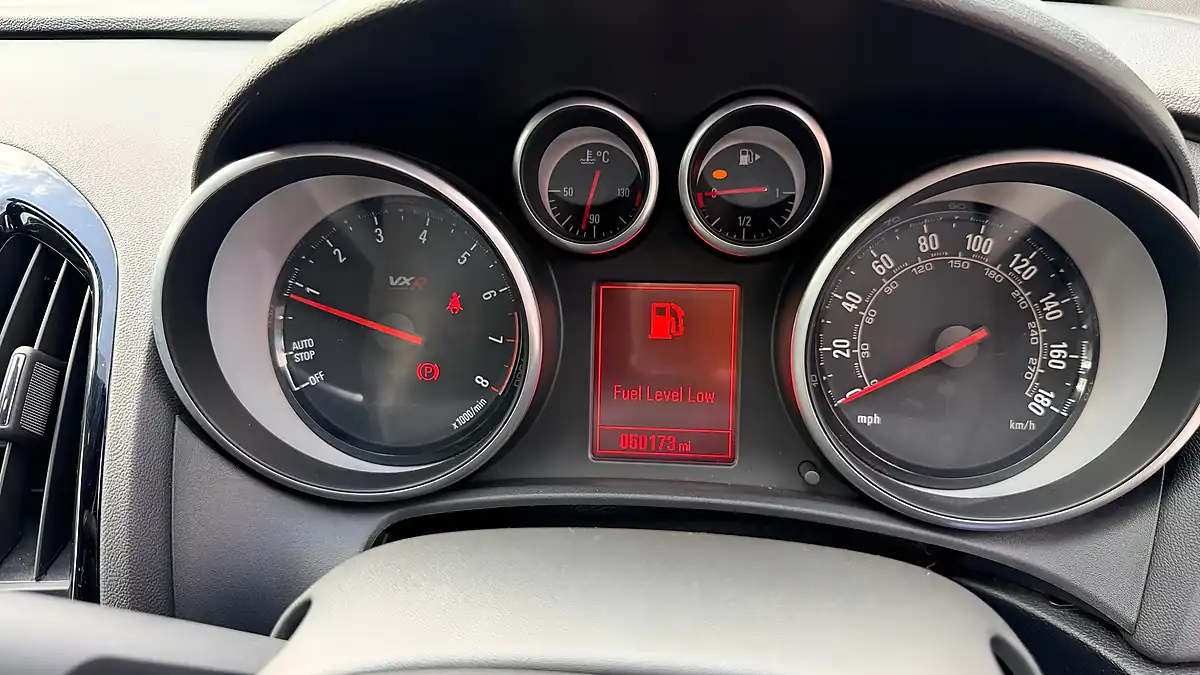 Used 2023 Vauxhall Astra Gtc Vxr Coupe Red - Interior and Exterior details 10