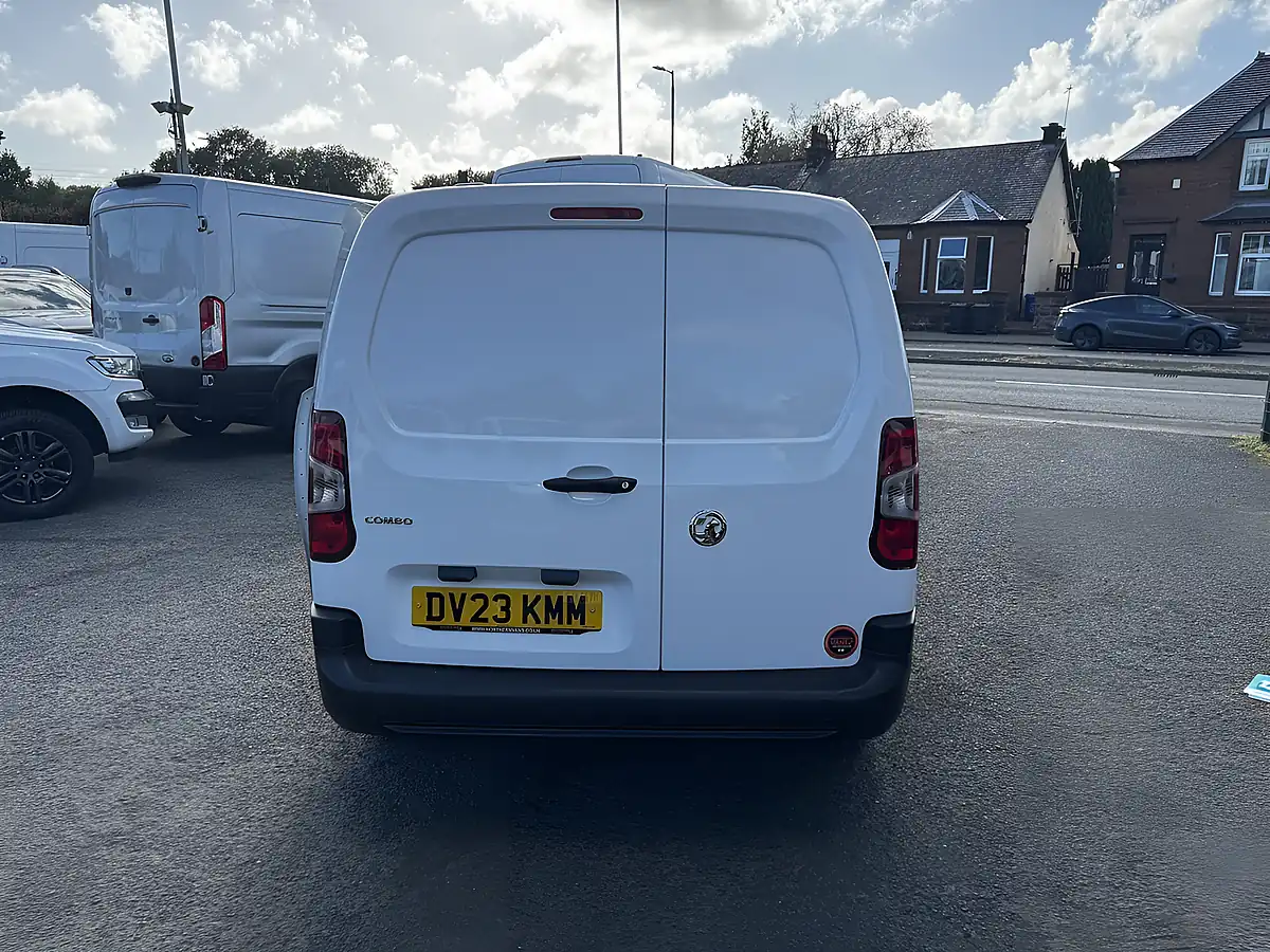 Used 2023 Vauxhall Combo 2300 Prime Icy White - Interior and Exterior details 10