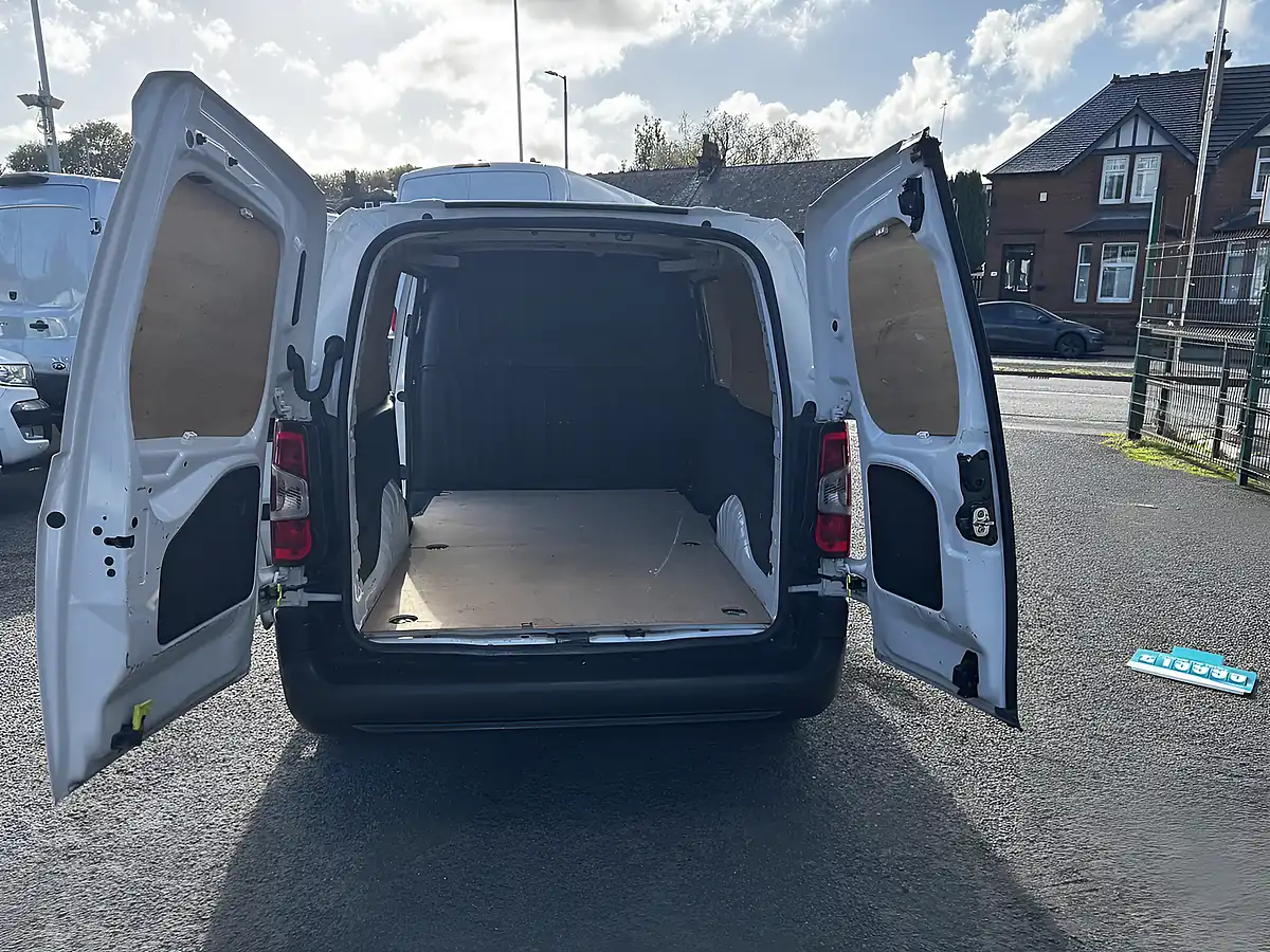 Used 2023 Vauxhall Combo 2300 Prime Icy White - Interior and Exterior details 12