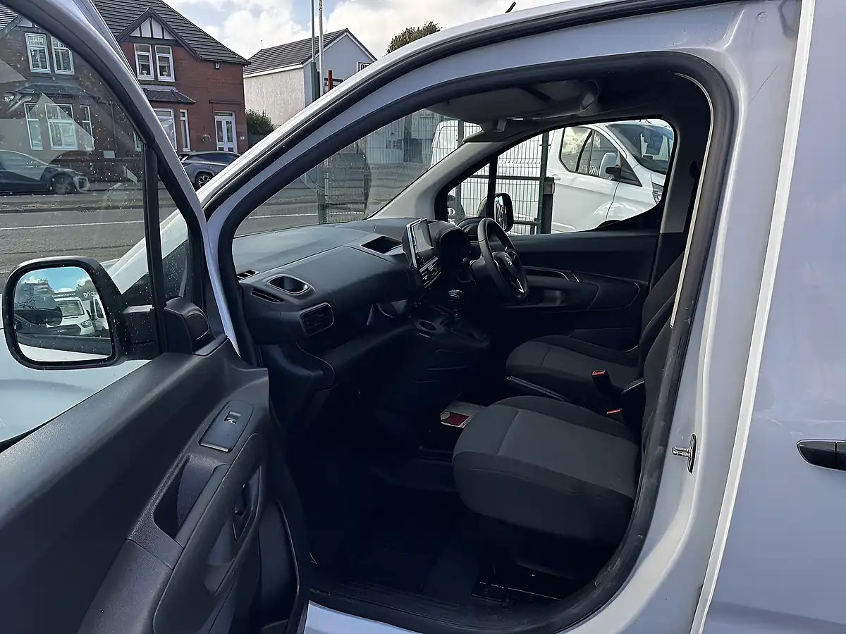 Used 2023 Vauxhall Combo 2300 Prime Icy White - Interior and Exterior details 14