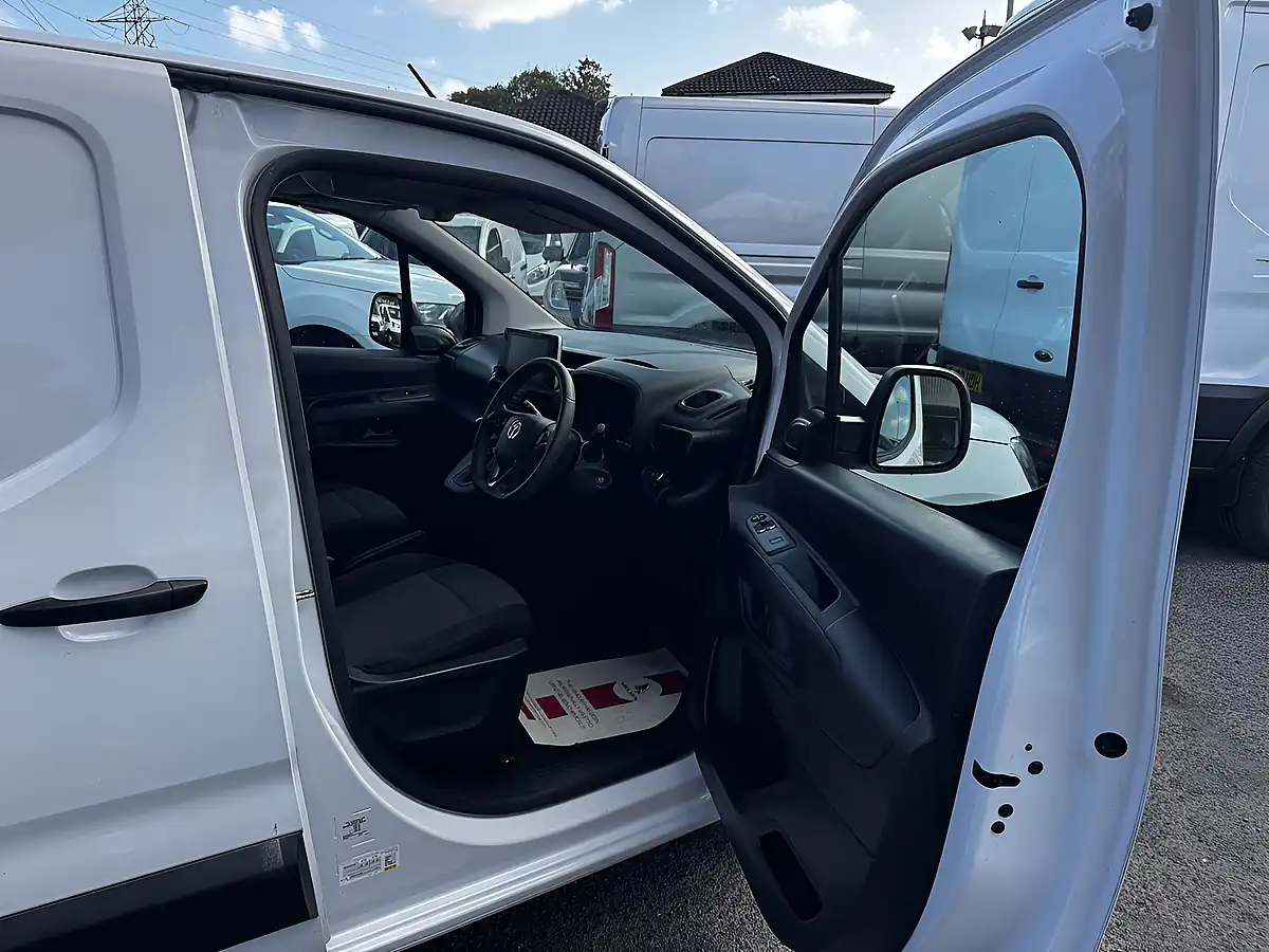 Used 2023 Vauxhall Combo 2300 Prime Icy White - Interior and Exterior details 4