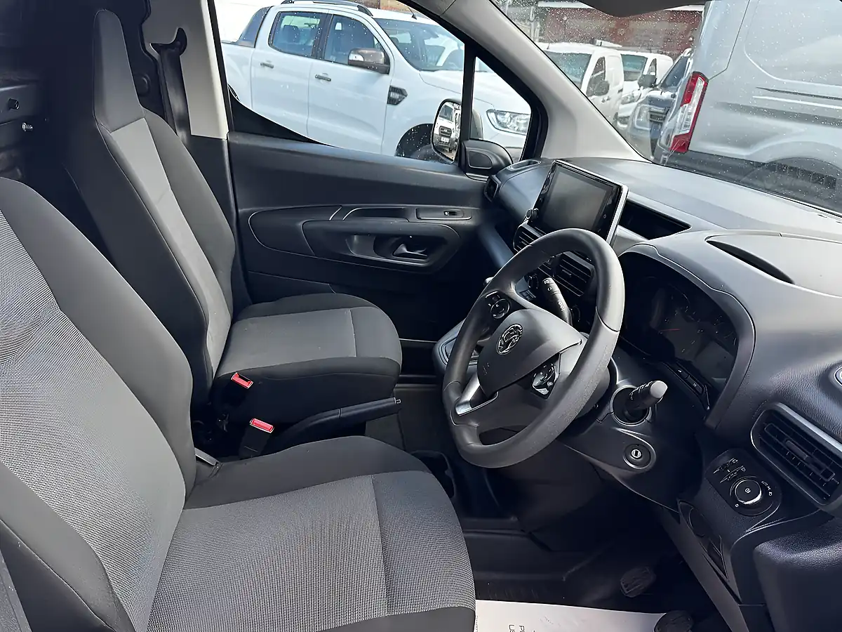 Used 2023 Vauxhall Combo 2300 Prime Icy White - Interior and Exterior details 5