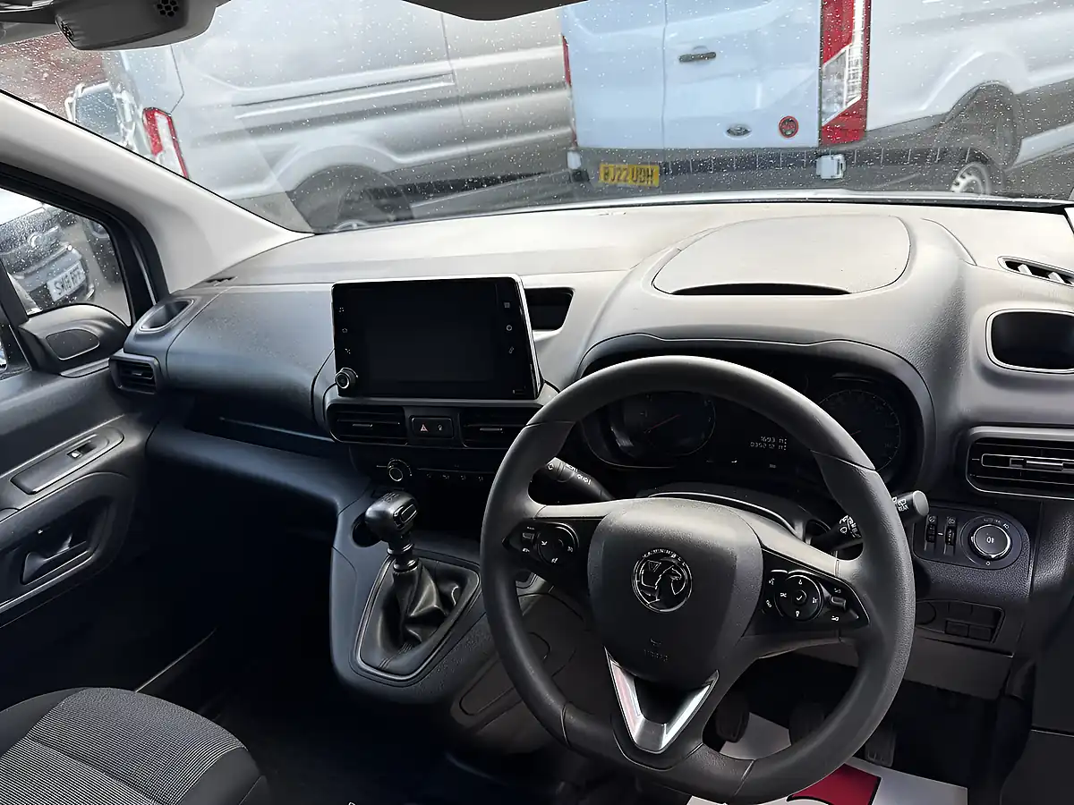 Used 2023 Vauxhall Combo 2300 Prime Icy White - Interior and Exterior details 6