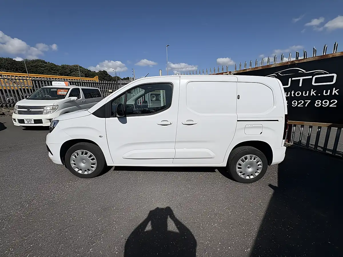Used 2023 Vauxhall Combo 2300 Pro Icy White - Interior and Exterior details 10