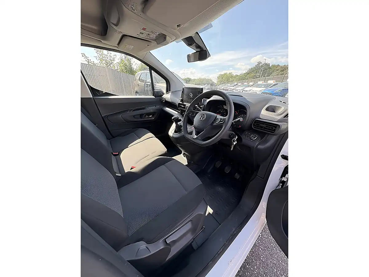 Used 2023 Vauxhall Combo 2300 Pro Icy White - Interior and Exterior details 13