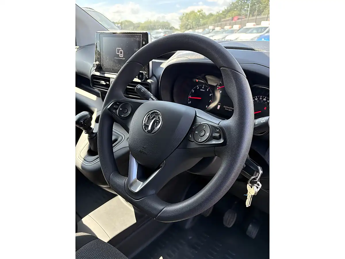 Used 2023 Vauxhall Combo 2300 Pro Icy White - Interior and Exterior details 16