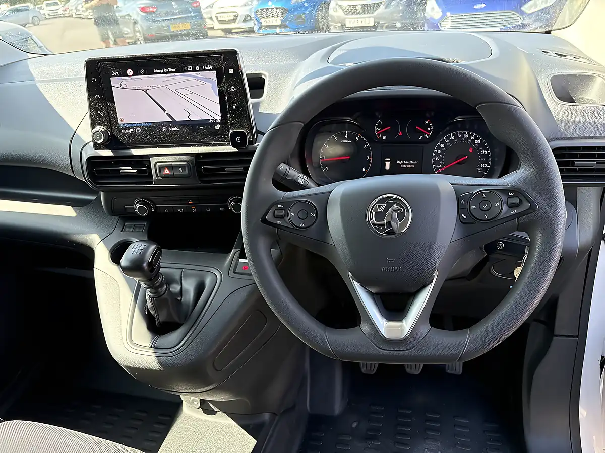 Used 2023 Vauxhall Combo 2300 Pro Icy White - Interior and Exterior details 18