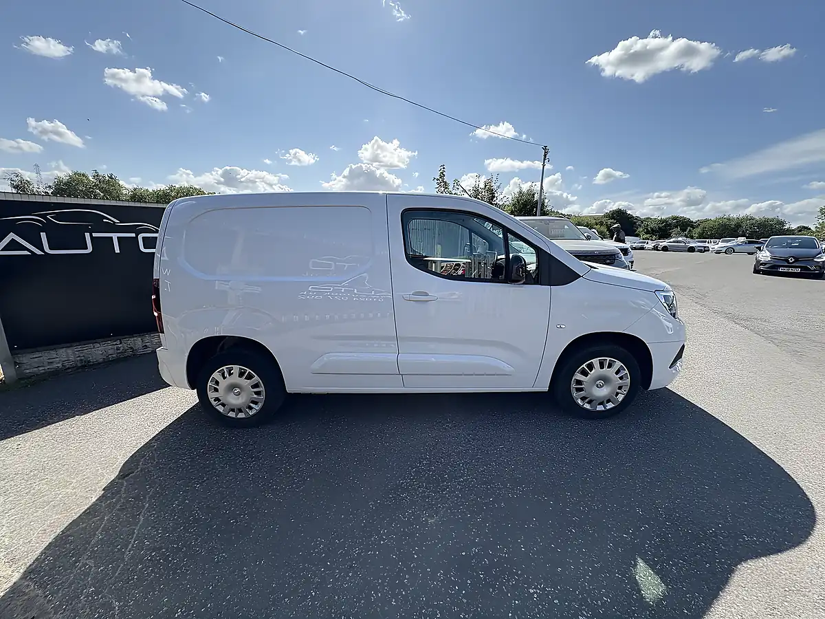 Used 2023 Vauxhall Combo 2300 Pro Icy White - Interior and Exterior details 6
