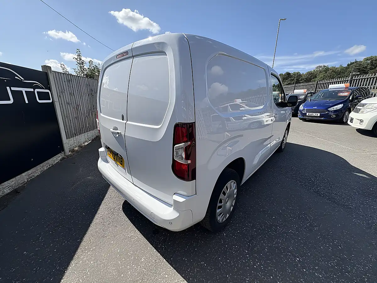 Used 2023 Vauxhall Combo 2300 Pro Icy White - Interior and Exterior details 7