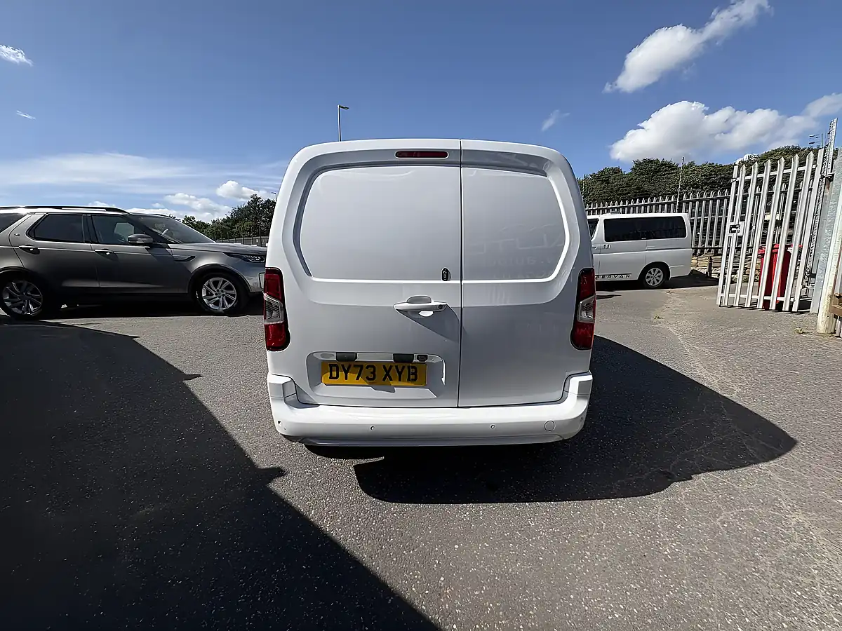 Used 2023 Vauxhall Combo 2300 Pro Icy White - Interior and Exterior details 8