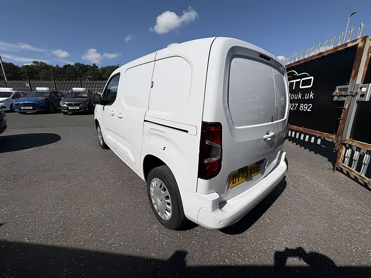 Used 2023 Vauxhall Combo 2300 Pro Icy White - Interior and Exterior details 9