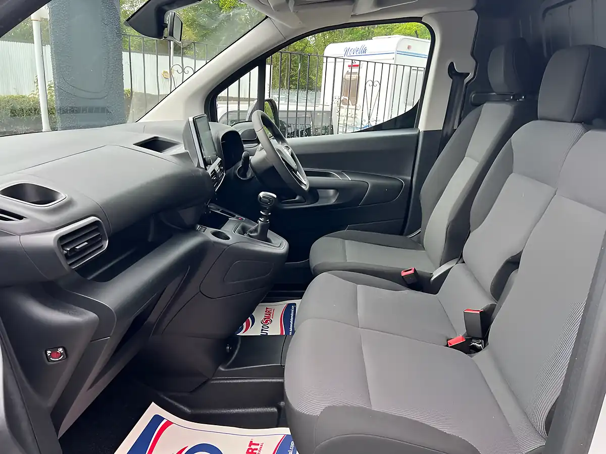 Used 2023 Vauxhall Combo 2300 Pro White - Interior and Exterior details 14