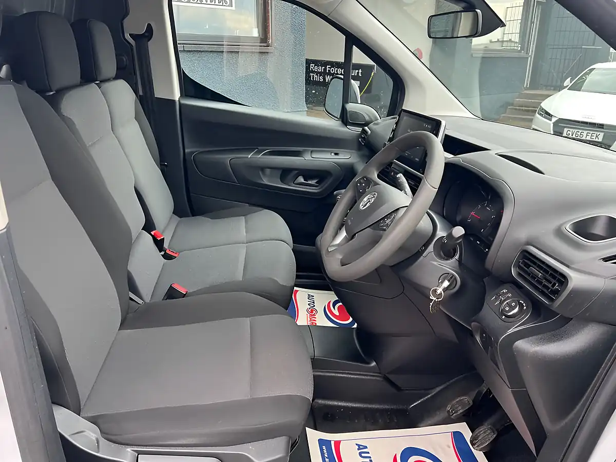 Used 2023 Vauxhall Combo 2300 Pro White - Interior and Exterior details 16