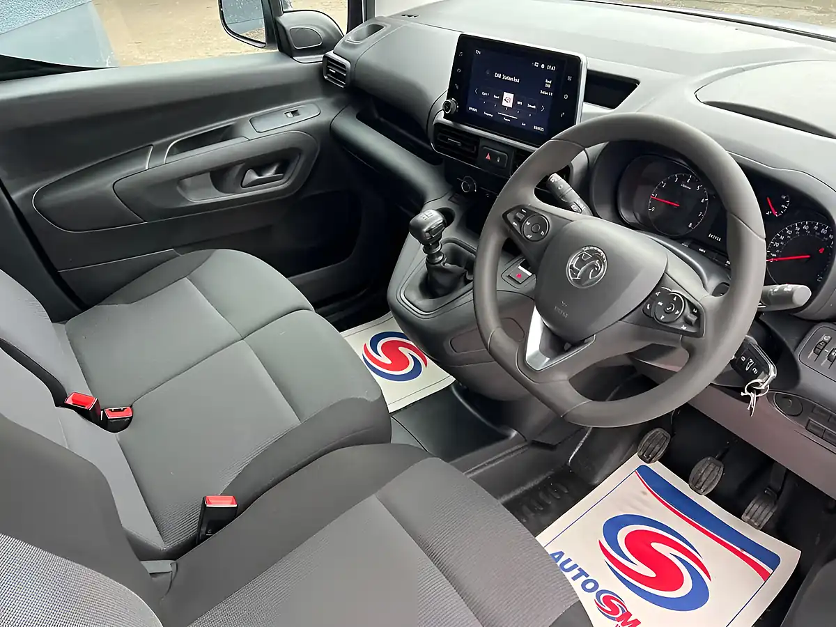 Used 2023 Vauxhall Combo 2300 Pro White - Interior and Exterior details 17