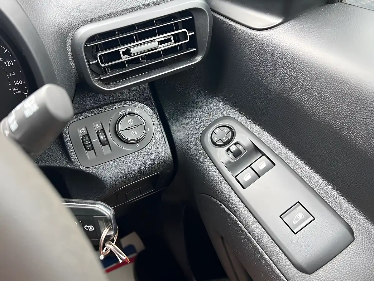 Used 2023 Vauxhall Combo 2300 Pro White - Interior and Exterior details 18