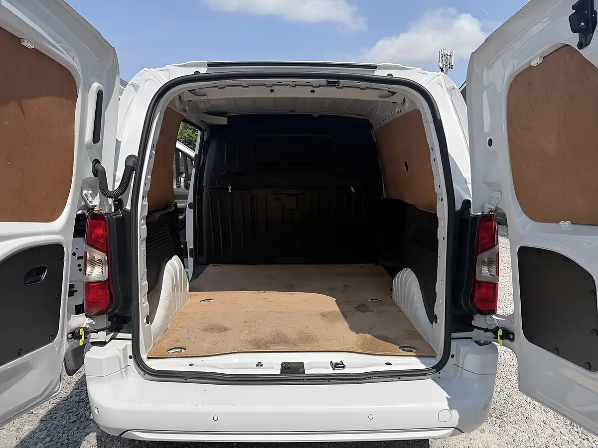 Used 2023 Vauxhall Combo Cargo Pro L1 H1 (swb) White - Interior and Exterior details 19