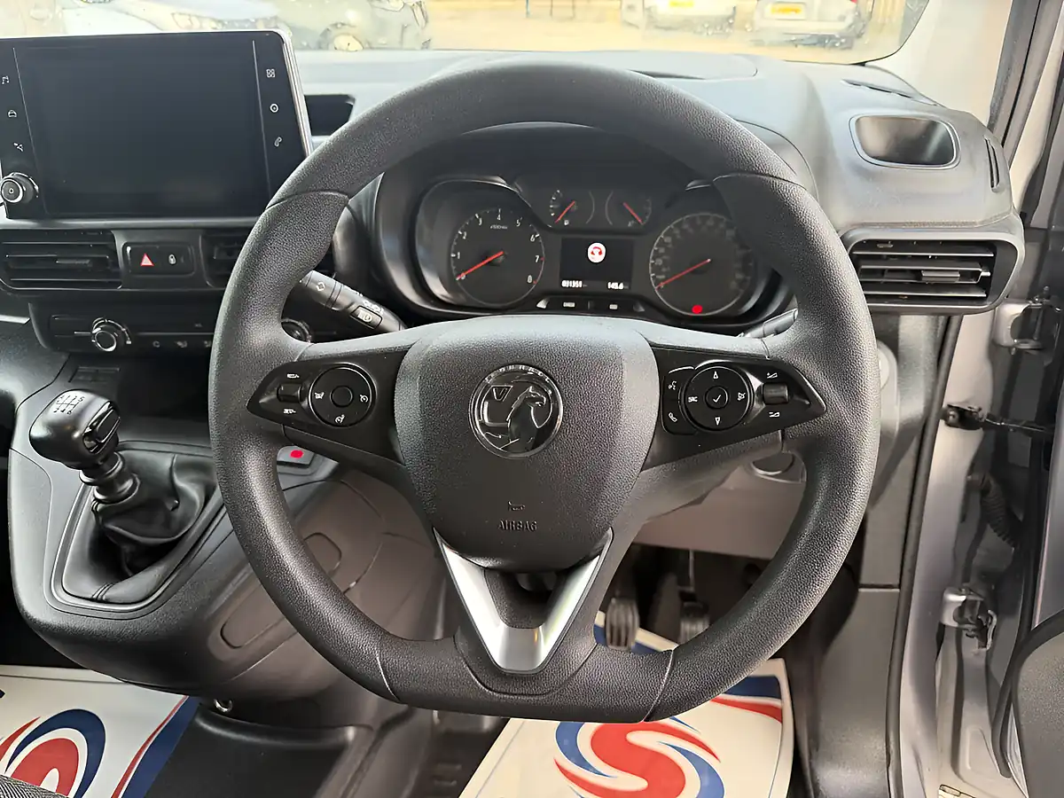 Used 2023 Vauxhall Combo Cargo Pro L2 H1 Grey - Interior and Exterior details 14