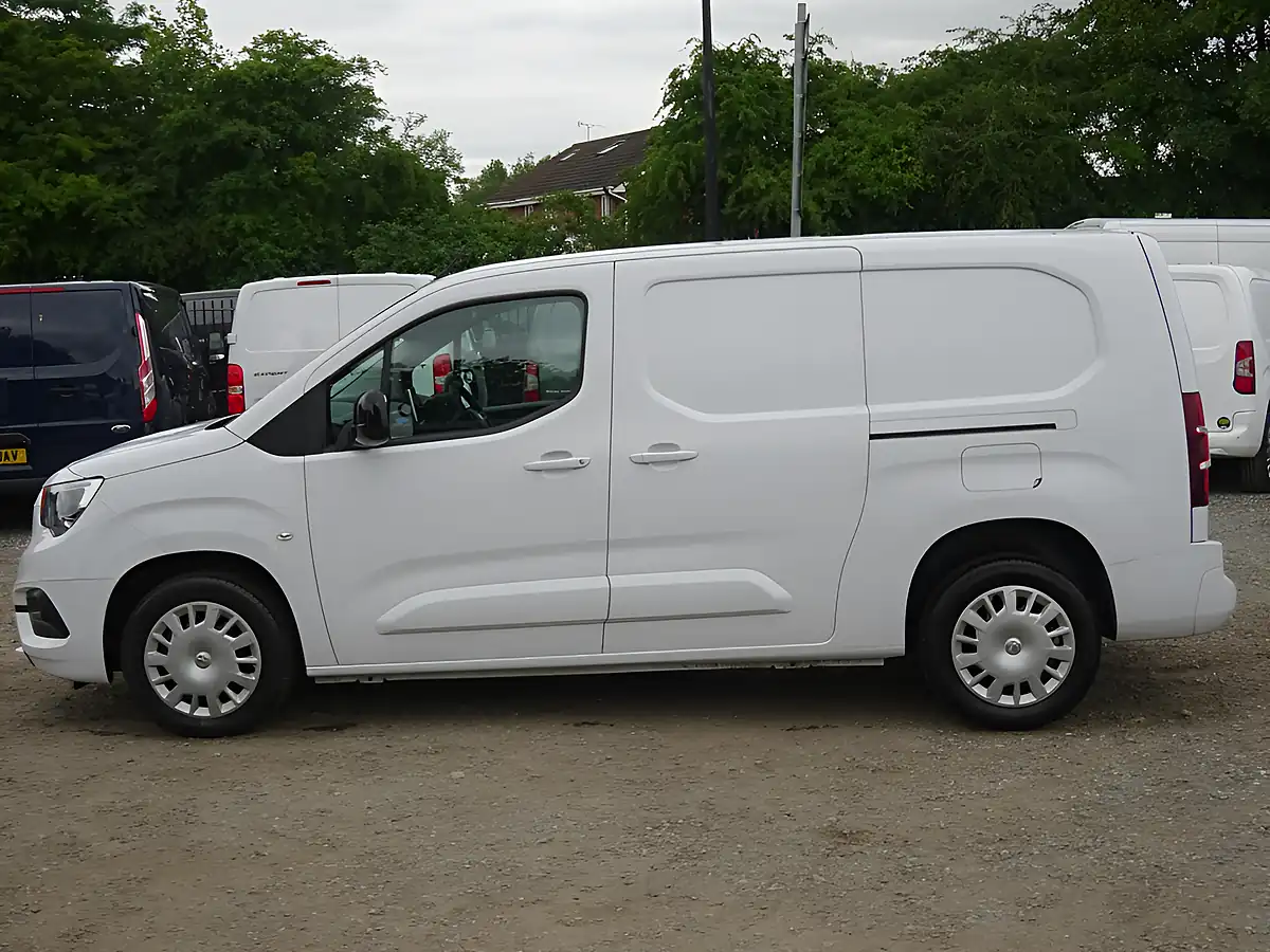 Used 2023 Vauxhall Combo Cargo Pro L2 H1 (lwb) White - Interior and Exterior details 9