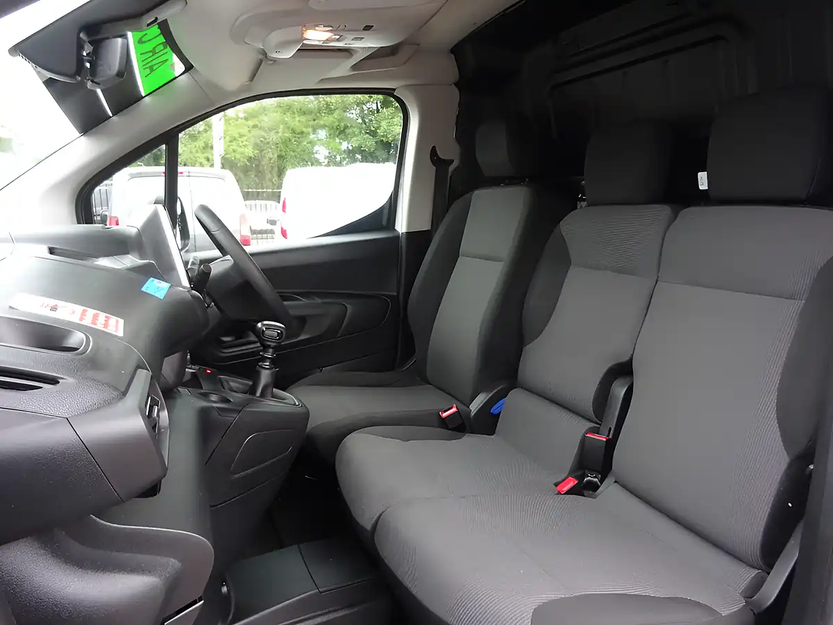 Used 2023 Vauxhall Combo Cargo Pro L2 H1 (lwb) White - Interior and Exterior details 10